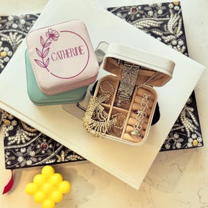 Gepersonaliseerde eco-lederen sieradendoos - aangepaste reisorganisator bruidsmeisje cadeau verjaardag liefdescadeau draagbare sieradendoos cadeau voor vrienden