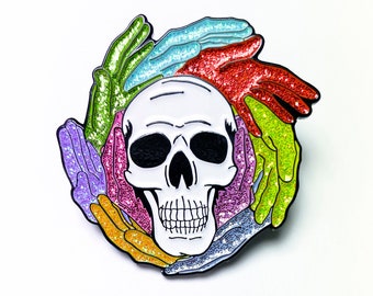 Skull Wreath - Enamel Pin
