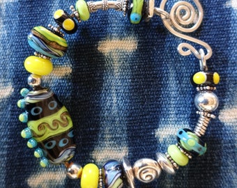 Handgemachtes Sterling Silber Armband mit lebendigen Lampwork Glasperlen, Sterling Silber Perlen und Verschluss (einstellbar)