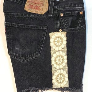 32W リーバイス 501s ブラック カットオフ ショーツ（インド製刺繍入り）、ヴィンテージデニム、リワーク リーバイス、カウボーイ カーター、ウエスタンウェア、ロデオ レディ