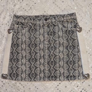 Piel de vaca + conchos, talla M/L, 30W, minifalda con estampado animal, faldas vaqueras, ropa vaquera para mujer, lista para rodeo, atuendos vaqueros, faldas para mujer