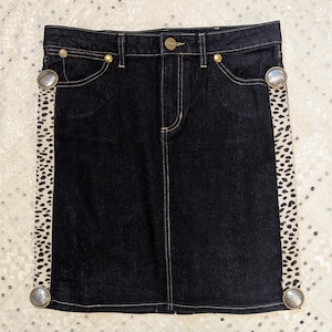 Piel de vaca + conchos, talla M, minifalda Wrangler, faldas vaqueras, ropa vaquera para mujer, ideal para rodeo, atuendos vaqueros, faldas para mujer, faldas vaqueras