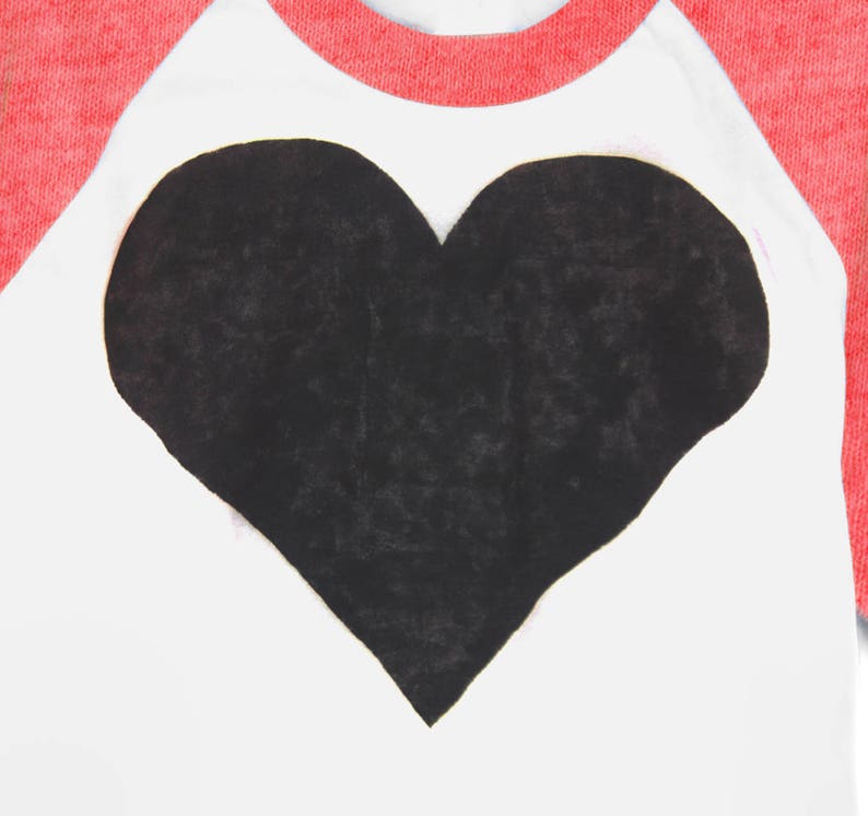 34 Sleeve Crew Neck Baseball Tshirt in Heather Red White and Black Baby Kids /& Youth Sizes Heart Raglan Tee