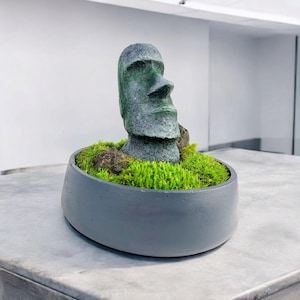 Moai Head Statue, Rapa Nui Easter Island Figure made of cement with stabilized moss, Moai Statue Easter Island Head Sculpture, Moai figura
