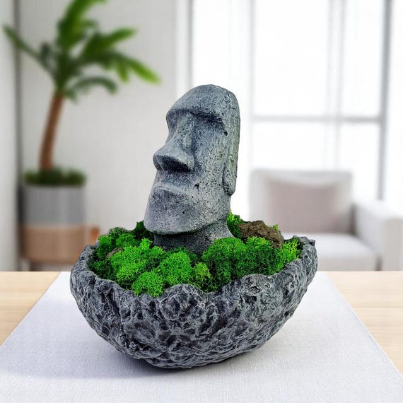 モアイ像プランター：安定化苔で作られたイースター島の手作り頭部