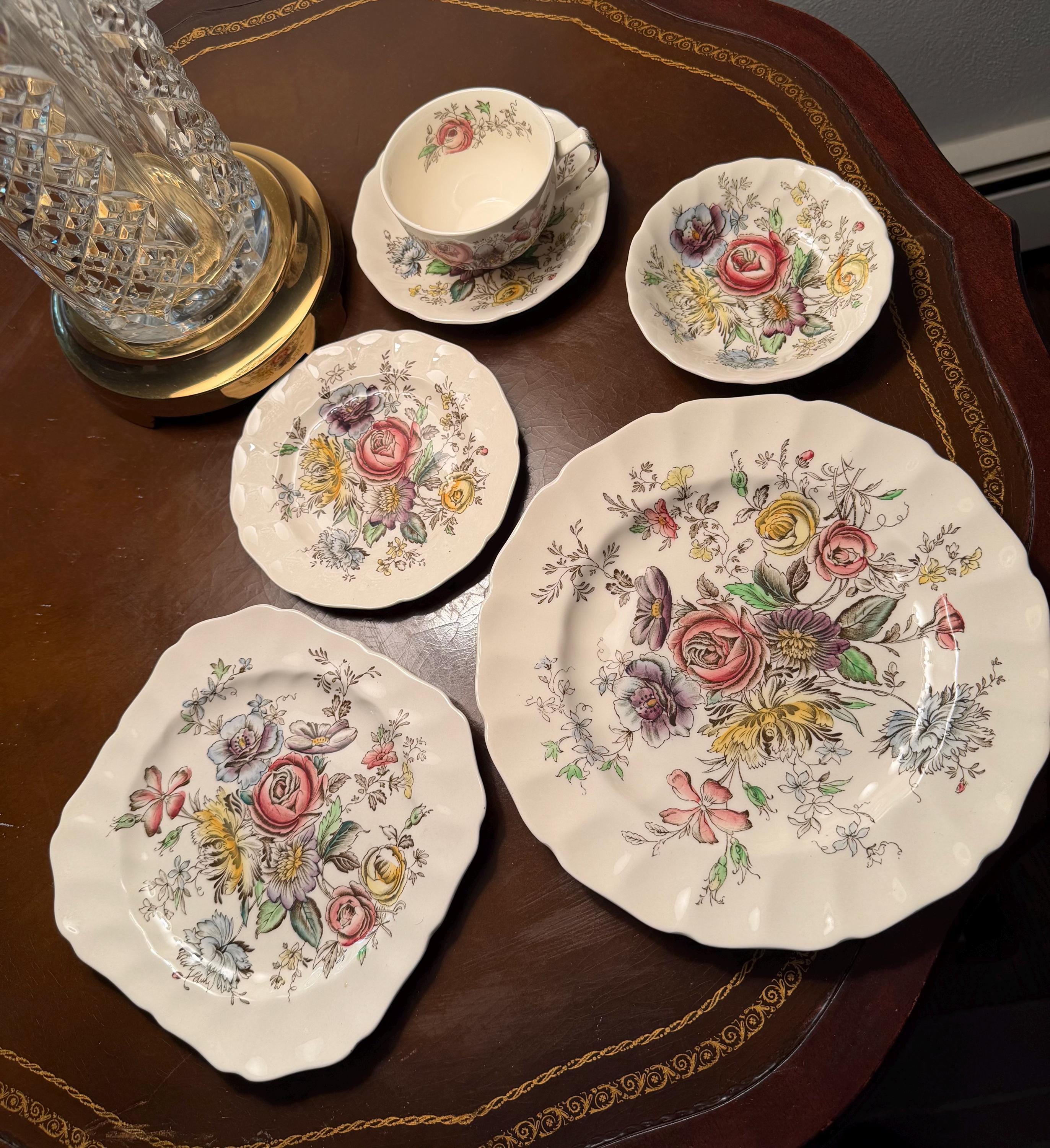 ヴィンテージ　プレート4枚セット Vintage Dinner 4 Piece Dinner Service - Etsy