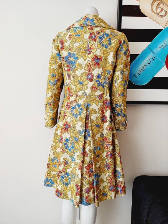 Vintage 60s 70s tapestry coat / vintage 60s embro… - image 8