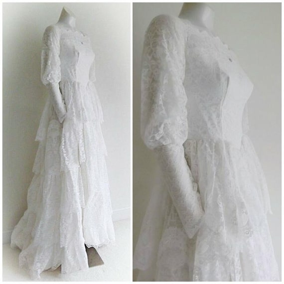 Vintage 50s wedding dress / 5 tiered lace / small