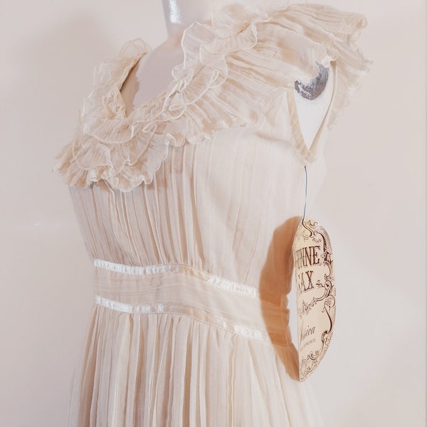 vintage gunne sax dress / vintage 70s gunne sax dress / gauzy sheer cotton dress / 70s victorian lace dress / vintage wedding / glitterngold