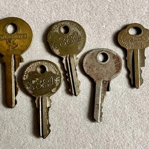 5 CT Antique Keys Vintage Collectible Keys