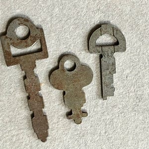 3 CT Antique Keys Vintage Collectible Keys