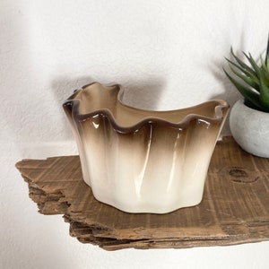 Vintage delee art pottery planter / midcentury ruffle planter / California pottery / antique ceramic planter