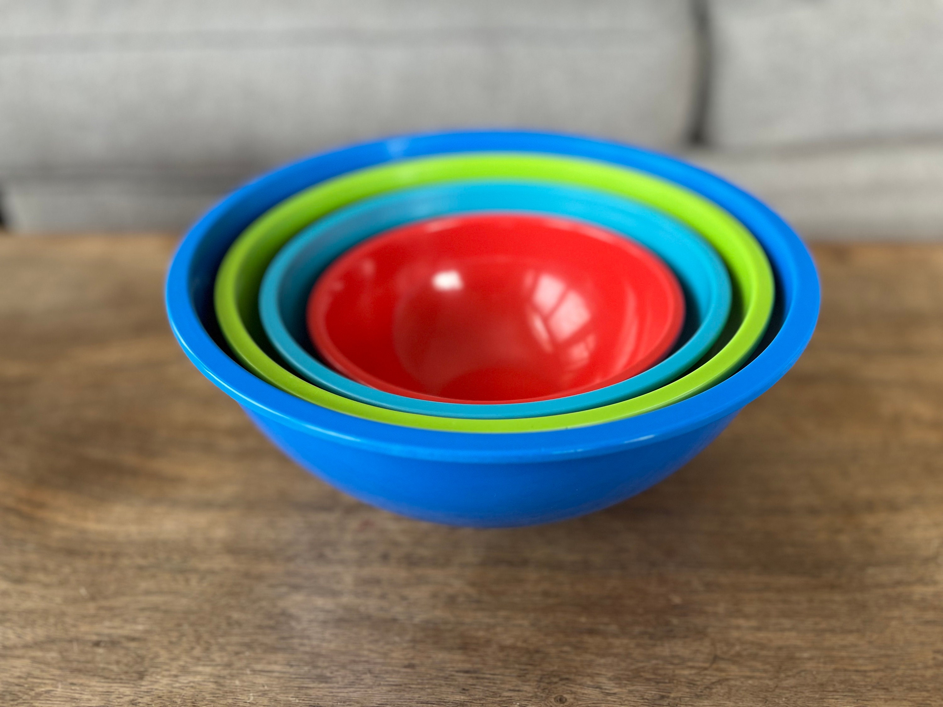 Vintage Rubbermaid Nesting Mixing Bowls Set W Lids Bowls 8 6 4 Cup in  Yellow Red & Blue 