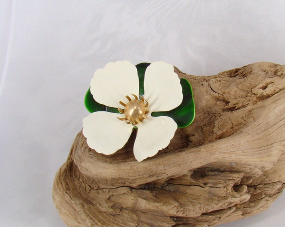 Sarah Coventry Tahitian Flower White & Green Broo… - image 1