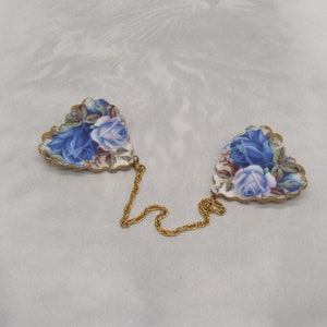 Broken China Brooch Set 2 Beautiful Blue Roses Hearts Design Ladies Vintage Fashion