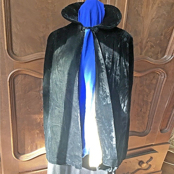 1930's Black Velvet Cape - image 1