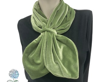 Bufanda verde claro, bufanda de terciopelo, lista para enviar, regalo de cumpleaños de último minuto, hecho a mano en los EE.UU.