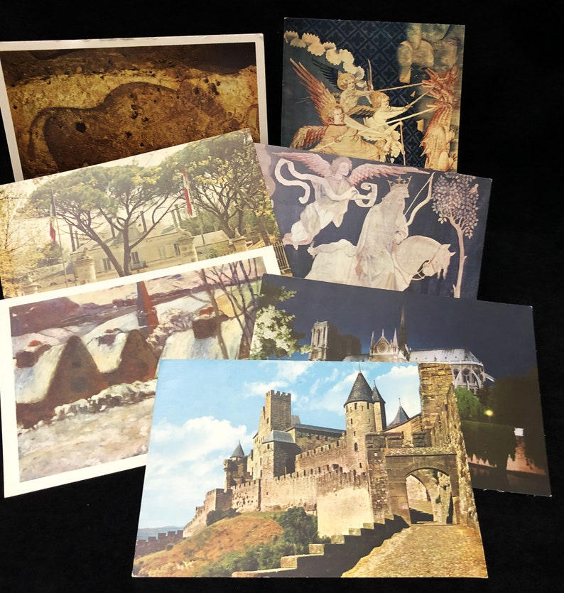 VINTAGE FRENCH POSTCARDS Notre Dame Gauguin Cite di Carcassone Chateau Batailley Chateau D'Angers Grotte de Font-de-Gaume en Périgord image 1