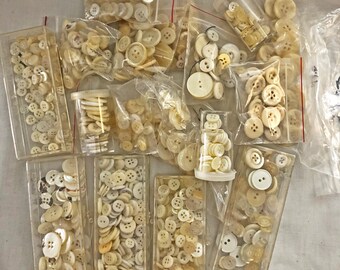 BUTTON LOT Over 950 Buttons Sewing Jewelry Shirt Buttons