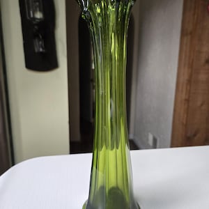 Vintage MCM lime green 6 finger LE Smith swung glass vase 12&quot; tall with 3&quot; mouth. Gorgeous