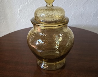 Vintage Indianna amber pebble glass apothecary jar with round ball lid in mint shape. It measures 9.5" tall x 6.5" wide. What a beauty!