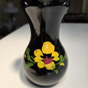 Jarrón vintage de vidrio amatista negro L E Smith pintado a mano de 6,5&quot; de alto x 5&quot; de ancho.