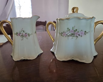 Beautiful vintage Hutschenreuther selb Bavaria cream and lided sugar set hand painted with gold trim.