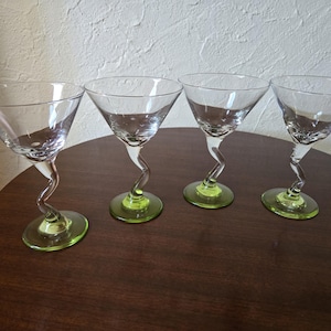 Set mit 4 Vintage Libbey Courbe Zick-Zack Martini-Gläsern mit grünem Fuß in Minzform