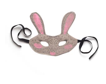 Linen fabric mask with rabbit print /// Masque en lin avec sérigraphie de lapin