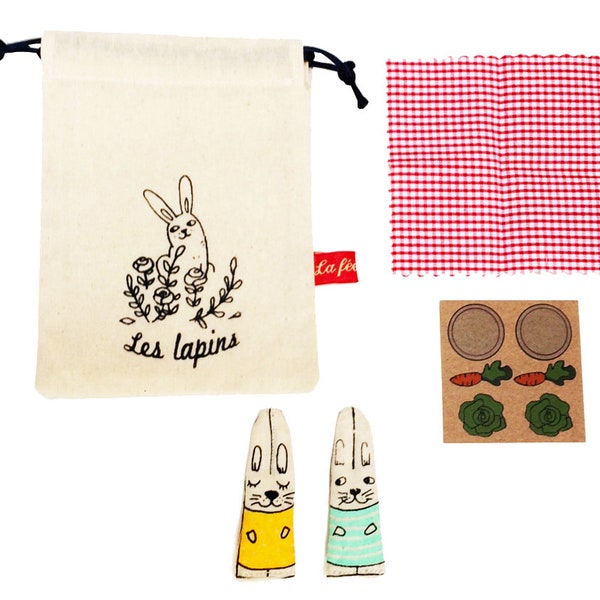 The mini bunny picnic /// Les mini-lapins pique-niquent