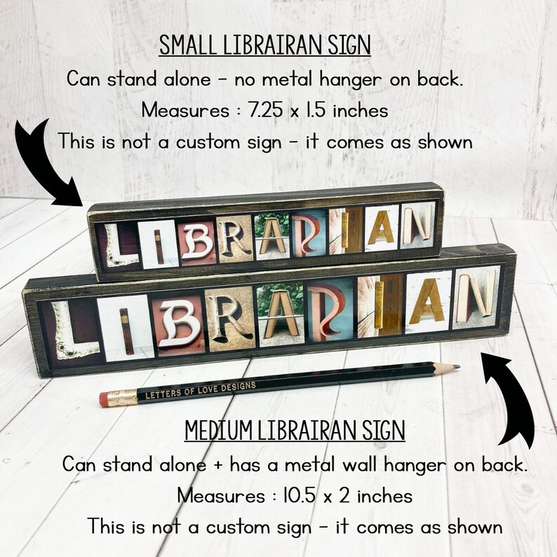 Puede incluir: Dos letreros de madera con la palabra "LIBRARIAN" en letras de bloque. El letrero m&aacute;s peque&ntilde;o mide 18,4 x 3,8 cm, y el m&aacute;s grande mide 26,7 x 5,1 cm. Los letreros tienen un aspecto r&uacute;stico y envejecido. Un l&aacute;piz est&aacute; delante.