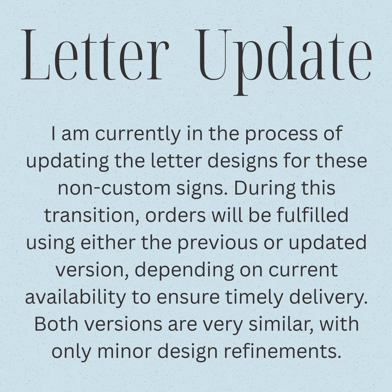Puede incluir: Texto sobre un fondo azul claro que dice "Letter Update". El texto explica que los dise&ntilde;os de letras para letreros no personalizados se est&aacute;n actualizando. Los pedidos utilizar&aacute;n la versi&oacute;n anterior o la actualizada.