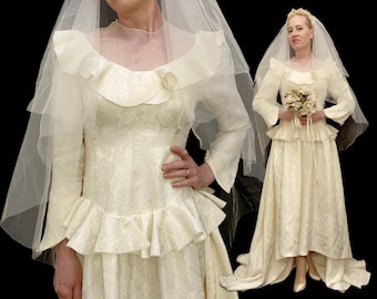 Vintage 40s S wedding dress and veil ivory satin brocade 1947 gown + Butterick pattern 3685 + extra fabric Petite short B 34"/ Waist 26"