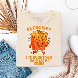 Ćwiczenia? Myślałem, że powiedziałeś o dodatkowych frytkach Zabawna koszulka | Uroczy komiksowy T-shirt z frytkami | Koszulka z humorem fast food dla miłośników przekąsek i leniwych dni