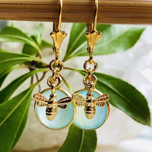 Bee earrings, dangle, handmade jewelry, mothers day gift, jewelry for women, earrings with charm, semi precious stone, bridesmaid gifts