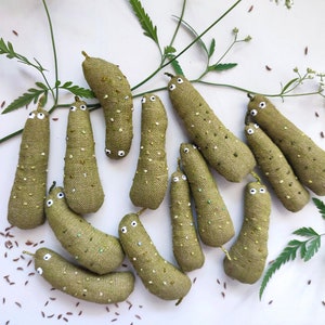 Pickles garland.  A set of 5 pickles. Ornaments. Cucumber. Cornishon.