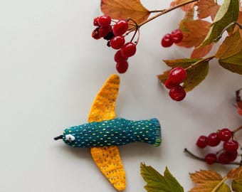 Handmade Linen Bird Brooch – Embroidered Textile Pin, Cute Fabric Bird, Unique Gift