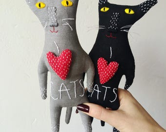 Handmade Linen Cat Doll – Embroidered Textile Cat with Heart, Soft Home Decor Gift