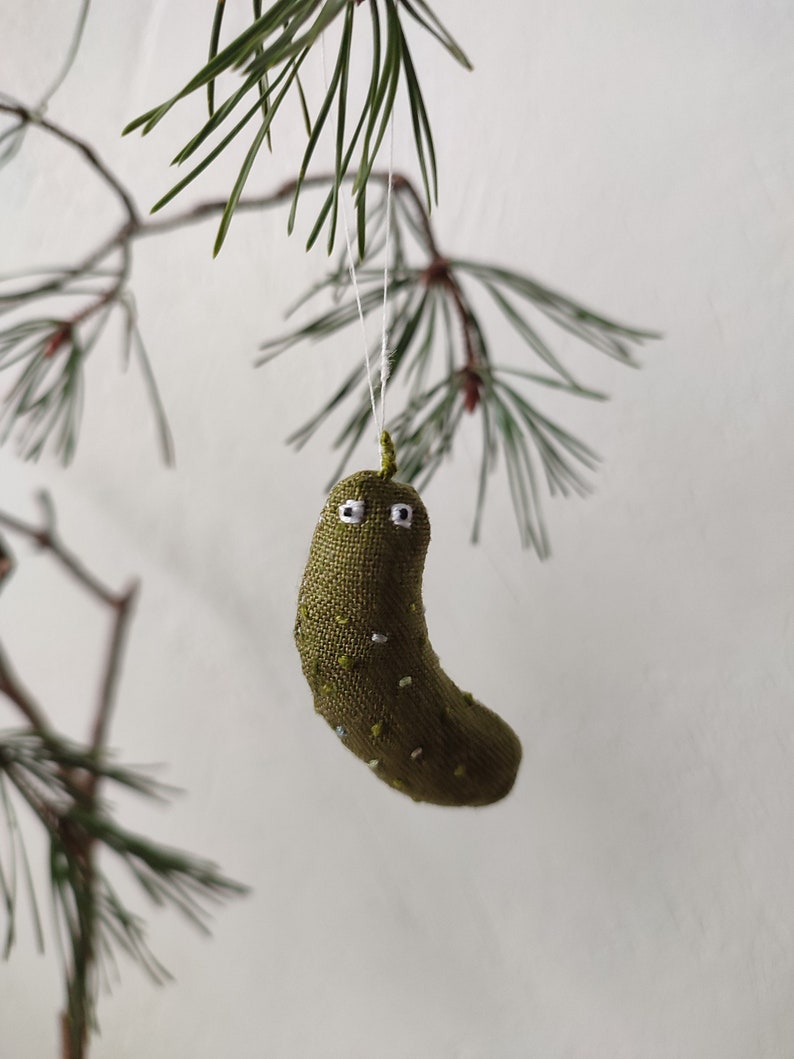 Pickles. Un ensemble de 5 ornements. Décorations de Noël. Étiquettes image 1