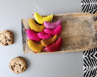 Hanging birds, Handmade Easter Decor, 5 birds chosen at random. Spring decorations. Easter decorations. Hanging Linen Birds