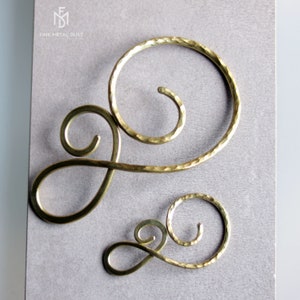 Keltische Spirale Haarspange aus Kupfer oder Messing Haarspange Dünne oder dicke Haarspange Schal Pullover Pin Jubiläumsgeschenk für sie Brass