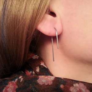 Aros de acero con forma de herradura - Pendientes asimétricos de plata - Regalo para mujer - Pendientes de barra con forma de pata de mula