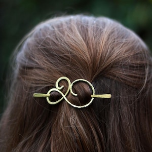 Presilha de cabelo espiral celta em latão ou cobre - Presilha para cabelos finos ou grossos - Grampo de cabelo de metal - Alfinete para xale - Presente feminino para o aniversário dela