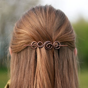 Épingle à cheveux vigne en laiton ou cuivre Barrette pour cheveux fins à normaux Cadeaux pour femme Accessoires cheveux longs Épingle ou broche à châle image 1