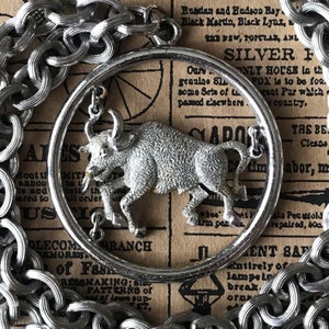 Vintage Bull Taurus Pendant & Link Chain Lightweight Necklace Free Shipping