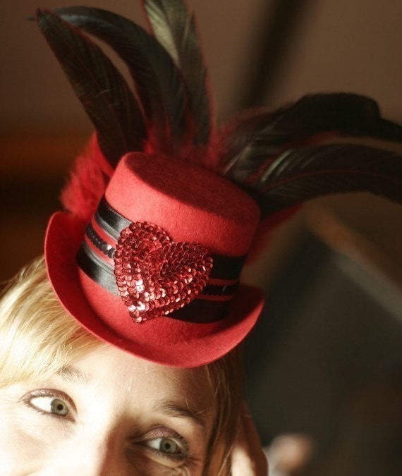Red mini top hat Clearance