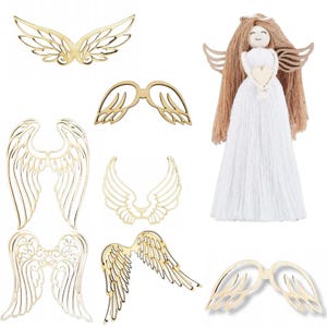 Può includere: Set di otto ali d'angelo in legno in vari stili e dimensioni. Le ali sono grezze e pronte per essere dipinte o decorate.