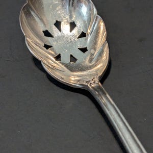 Vintage 1847 Rogers BonBon Spoon: Silverplate Reflection Pattern