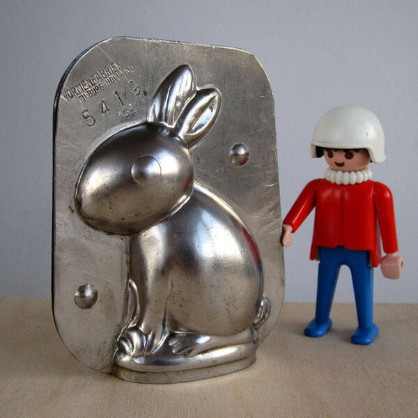 Vintage metal rabbit mould by Vormenfabriek / Chocolate bunny mold / Two part tin Easter bunny chocolate former