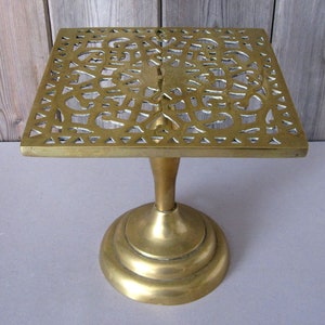 Vintage brass pedestal trivet / Raised display stand
